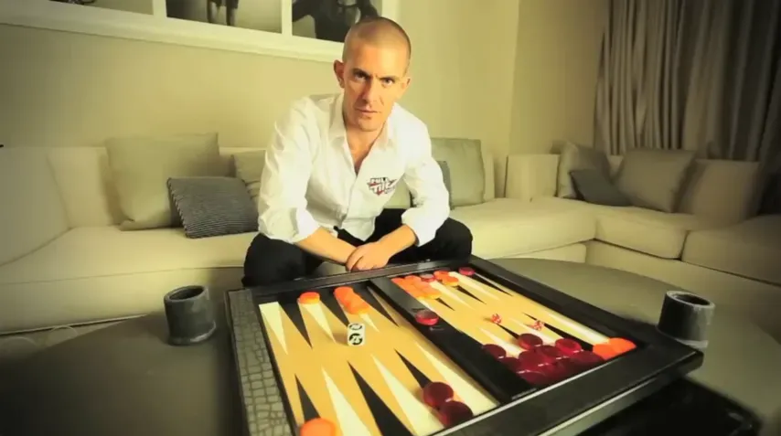 【APL扑克】“我就是个蠢货”——Gus Hansen 的崩塌与重生，从赌桌之神到输光数百万