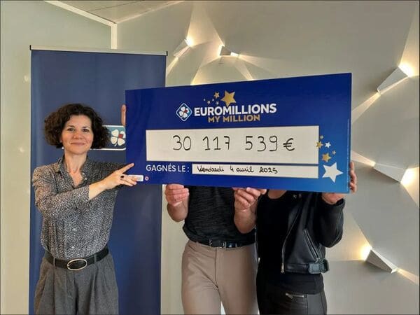 【APL扑克】欧洲百万彩票大奖得主匿名领奖，背后故事曝光