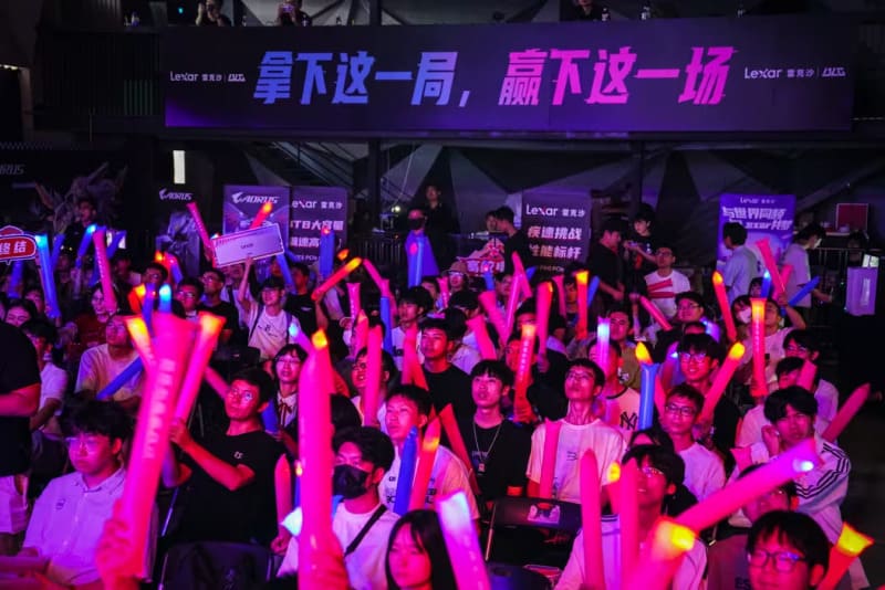 【APL扑克】电竞比赛中的临场调整信号解析：从战术变化到心理博弈