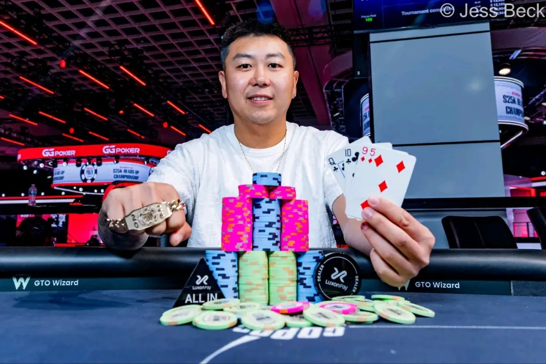 【APL扑克】2026 WSOP | 王阳勇夺$5,000底池限额奥马哈冠军,拿下首条金手链