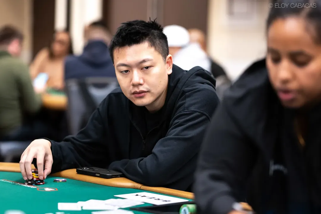 【APL扑克】金手链得主张阳稳了？WSOP主赛Day2顺利过关，与22位同胞同行！