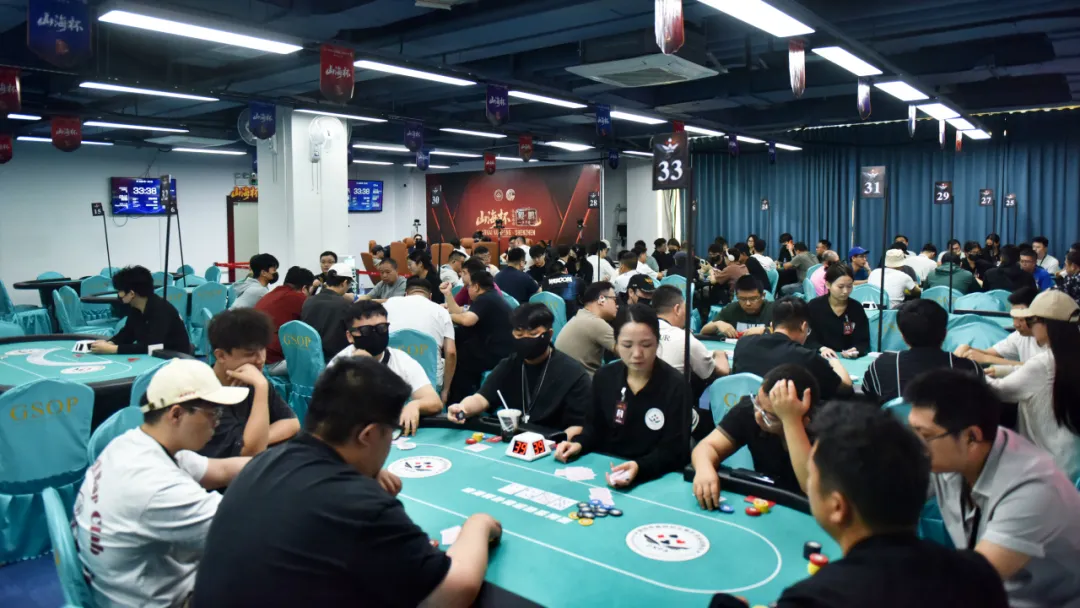 【APL扑克】2026 山海杯·鲲鹏系列赛T3｜主赛首轮共461人次参战111人晋级，杨泽/杨宏康分别领跑第一轮C/D组