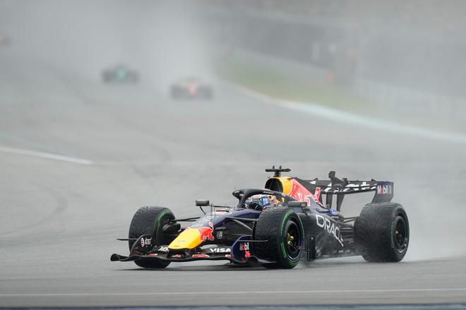 【APL扑克】F1巴林大奖赛暖胎圈动力异常：国际汽联发布声明，软件更新后比赛正常进行