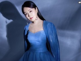 【APL扑克】杨钰莹文艺范儿尽显,阅读书籍心态年轻