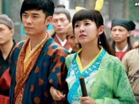 【APL扑克】张子萱为二女儿办百日宴,身穿公主裙抢了女儿风头