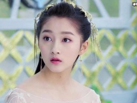 【APL扑克】关晓彤横店复工关妈妈现身照顾,网友:关妈妈气质好棒