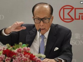 【APL扑克】李嘉诚与周凯旋漫步街头,手牵手的画面让人羡慕