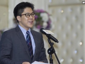 【APL扑克】论资产霍家在港澳豪门中排第几,霍启刚在本家又有何地位