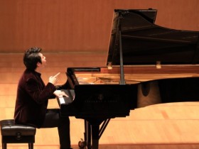 【APL扑克】是爱情重要还是10亿财产重要?看王菲如何对待谢霆锋的财产公证