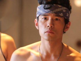 【APL扑克】昆凌晒周杰伦和小小周,弹吉他有模有样