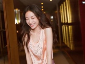 【APL扑克】倪妮金色开衩裙秒变人鱼公主,这装扮真是让人难以抗拒