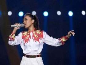 【APL扑克】徐佳莹在《歌手当打之年》舞台上演唱歌曲《言不由衷》，感动众人