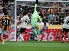 【APL扑克】英超首轮半场:赫尔城2-0曼联,红魔71%控球率难破密集防守